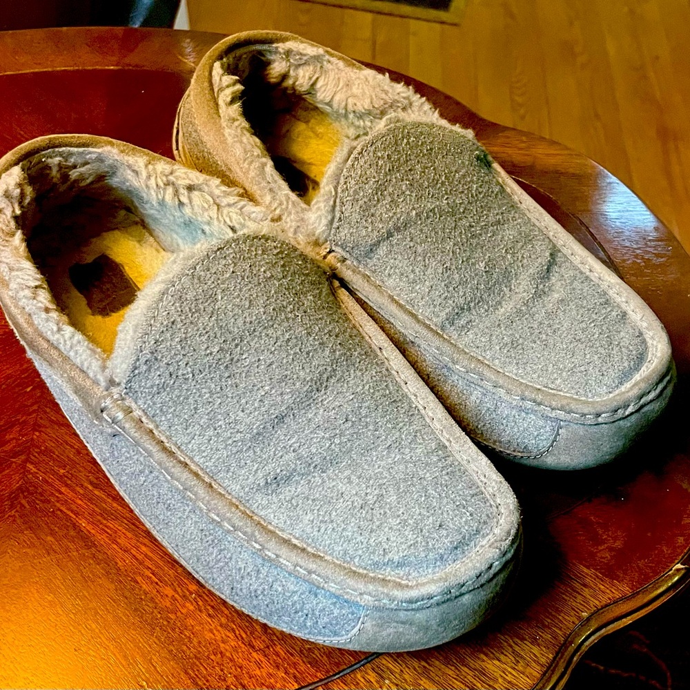 Ugg Ascot slippers - Gray size 13. Good condition